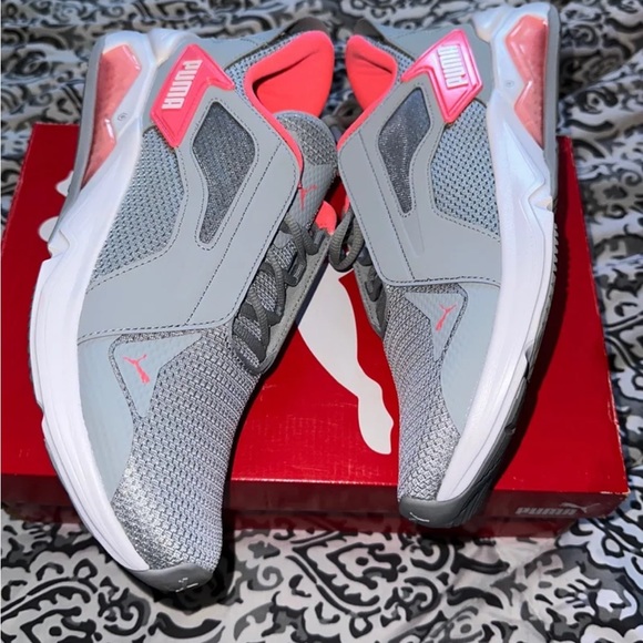 Puma - Picture 3 of 5